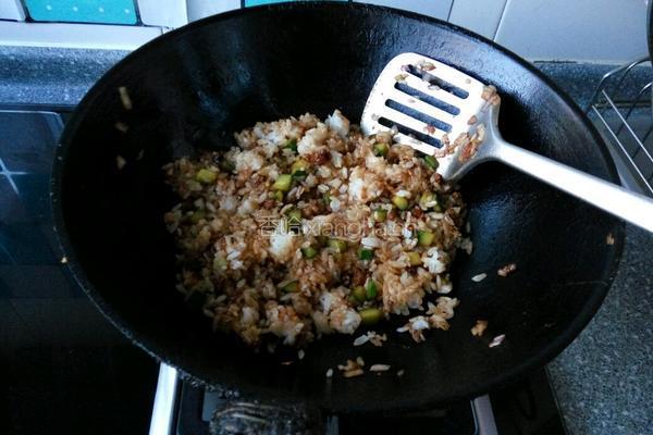 肉末鸡蛋炒米饭的做法图解6