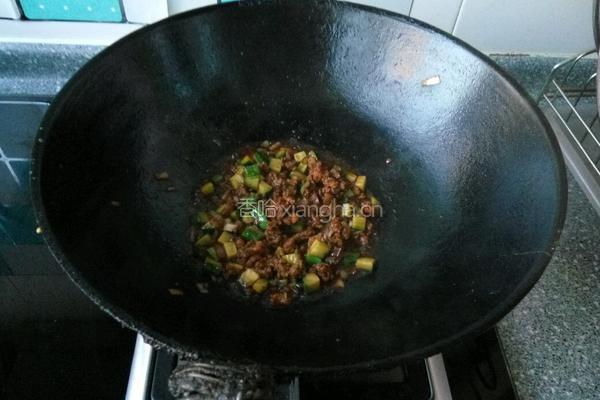 肉末鸡蛋炒米饭的做法图解5
