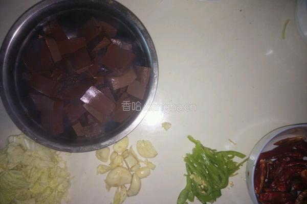 辣炒鸭血的做法图解1