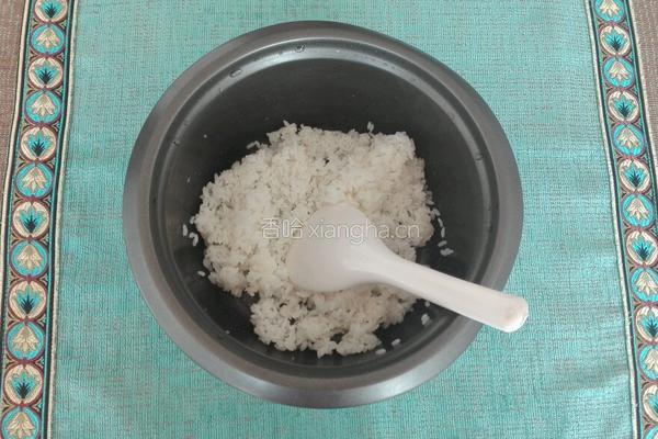 肉松香蕉黄瓜寿司的做法图解4