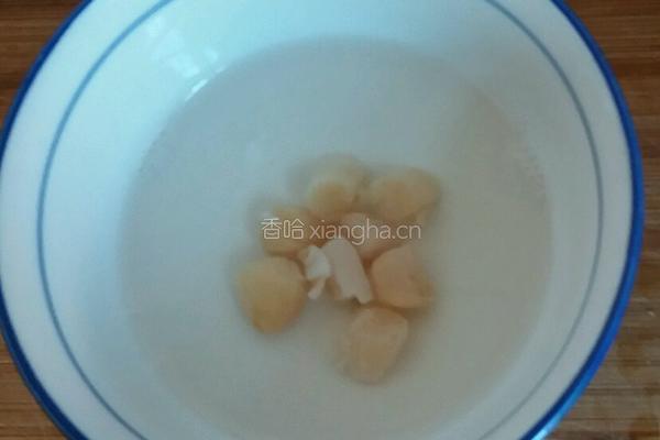 瑶柱蒸萝卜的做法图解1