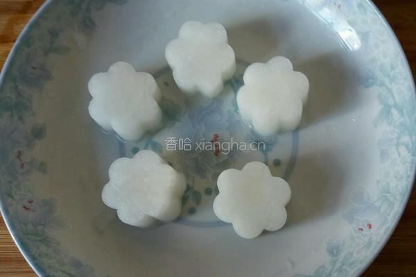 瑶柱蒸萝卜的做法图解3
