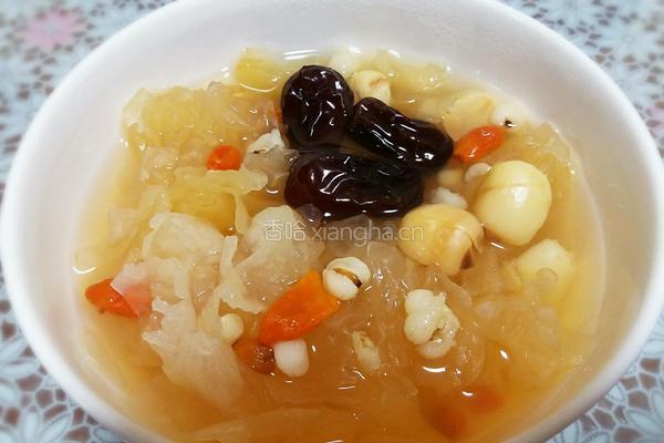 银耳莲子羹的做法图解8