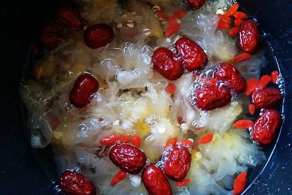 银耳莲子羹的做法图解6
