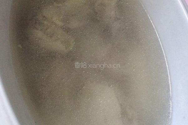 菌菇排骨汤的做法图解3