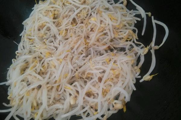 炝炒绿豆芽的做法图解4