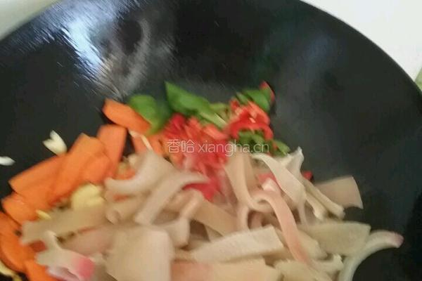 蒜苗炒肉皮的做法图解3