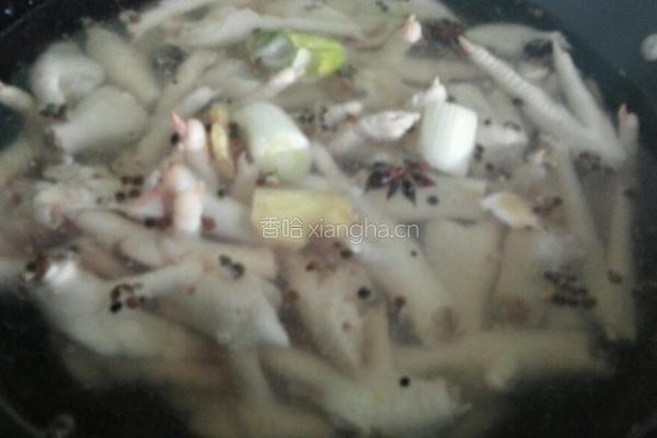 泡椒鸡爪的做法图解2