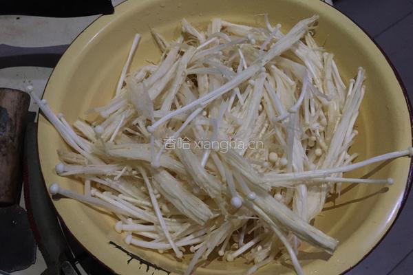 金针菇小鸡汤的做法图解3