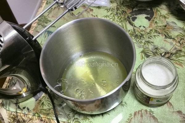 抹茶戚风蛋糕的做法图解4