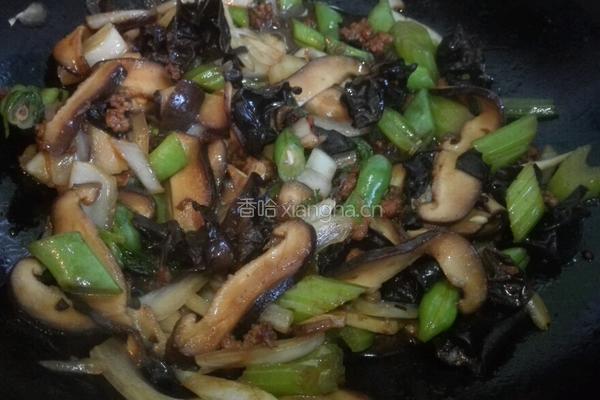 香菇炒杂蔬的做法图解5