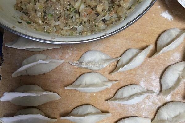 鲍鱼虾仁水饺的做法图解5
