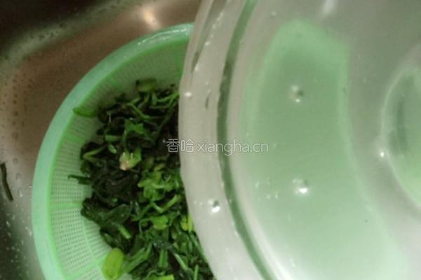 凉拌菠菜的做法图解5