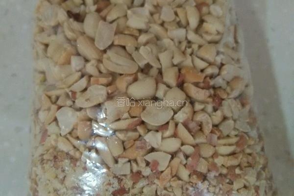 黑芝麻花生牛扎糖的做法图解3