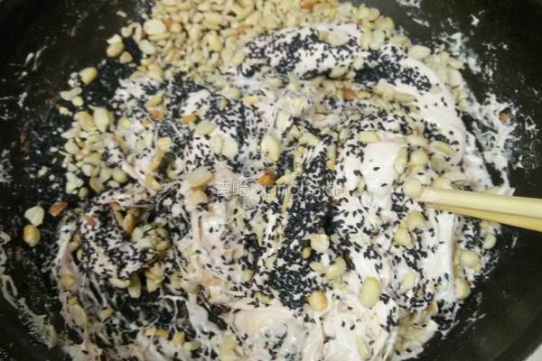 黑芝麻花生牛扎糖的做法图解7