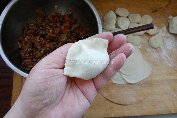 羊肉胡萝卜饺子的做法图解8