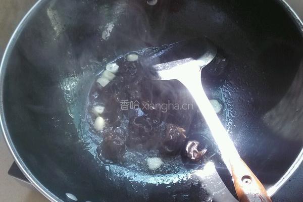翠瓜炒木耳的做法图解6