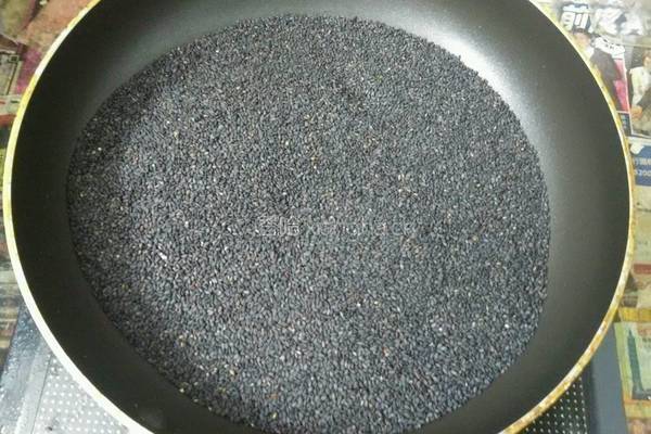 黑芝麻牛扎糖的做法图解1