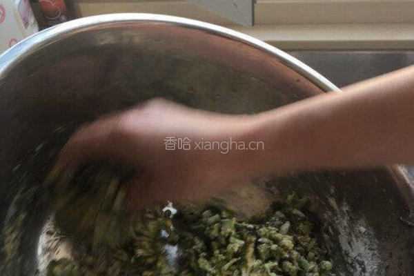 茼蒿丸子?的做法图解2
