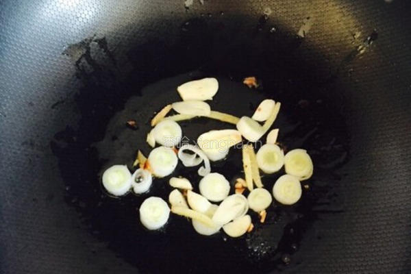 番茄包菜炖排骨的做法图解4