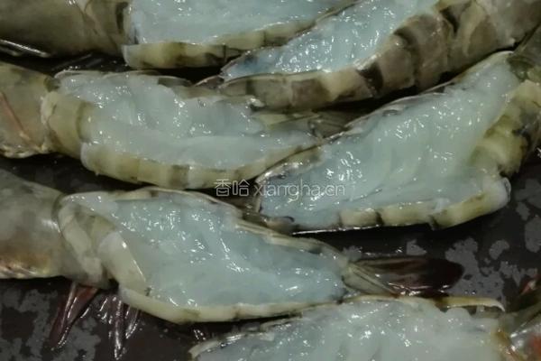 奶酪焗大虾的做法图解1