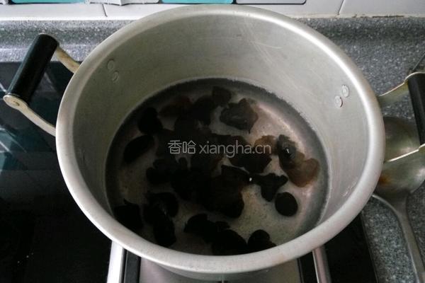 黑木耳炒虾仁的做法图解3