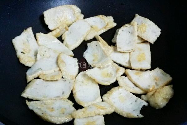 鱼饼炒荷兰豆的做法图解2