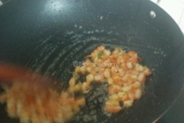 虾子和萝卜辣椒腌菜炒饭的做法图解4