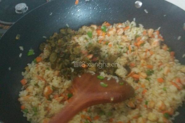 虾子和萝卜辣椒腌菜炒饭的做法图解8