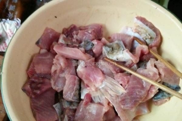 酸菜鱼的做法图解1