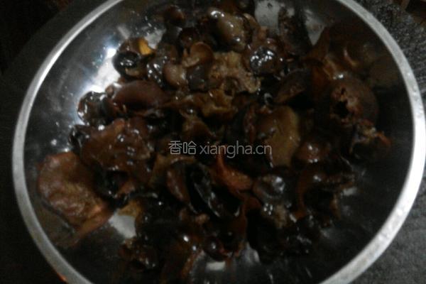 云耳粉丝蒸鸡的做法图解1