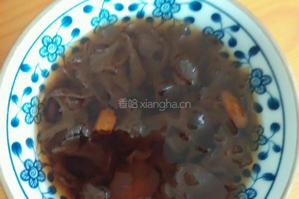 银耳黑豆糖水