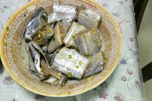 炸带鱼空气炸锅版的做法图解2
