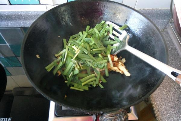 熏干炒韭菜的做法图解5
