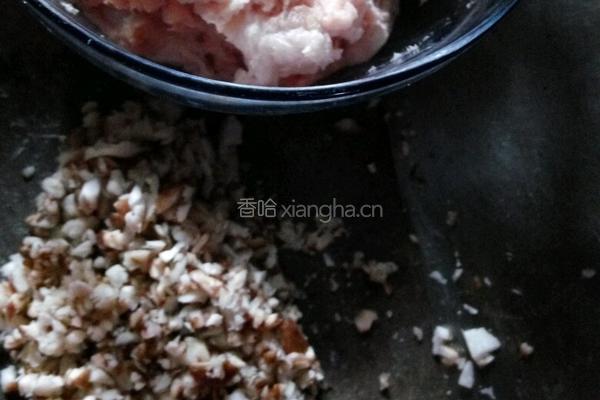 猪肉藕丸子的做法图解2