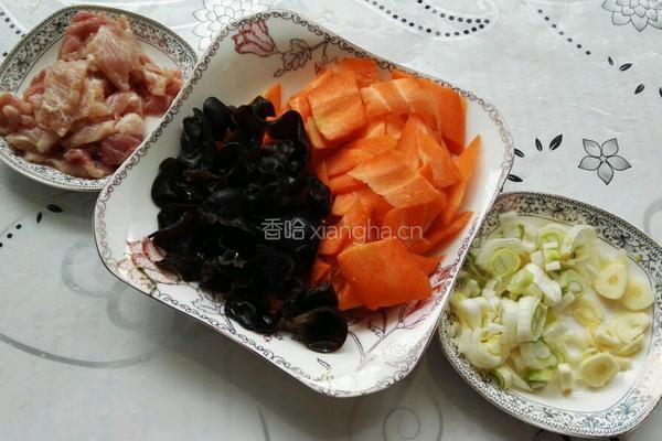 木耳葫萝卜的做法图解1