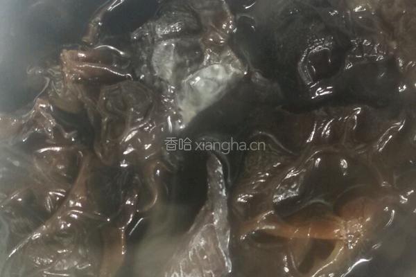 黑木耳炒山药的做法图解1