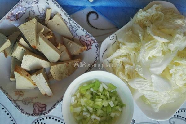 素鸡炒白菜的做法图解1