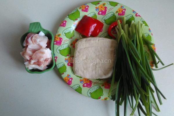 大蒜白干炒肉片的做法图解1