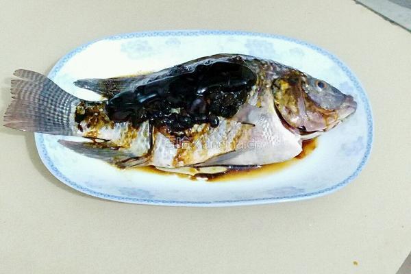 豆豉蒸福寿鱼的做法图解2
