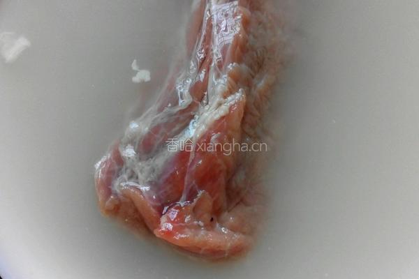 椒盐牙签肉的做法图解1