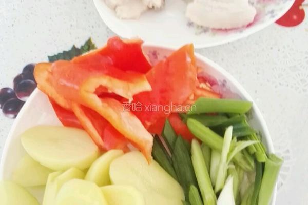 回锅肉烧土豆片的做法图解5