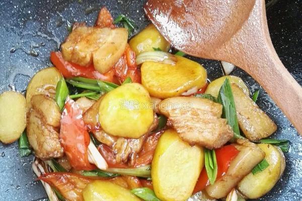 回锅肉烧土豆片的做法图解7