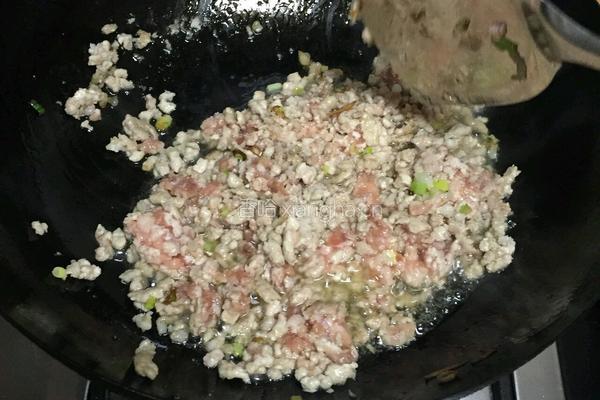 炸酱面的做法图解1