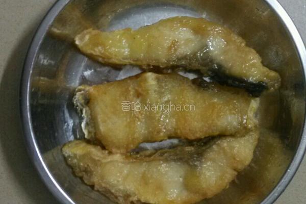 蕃茄煮炸鱼的做法图解1