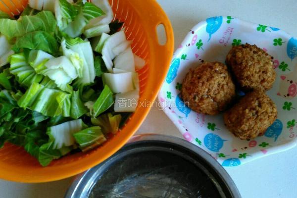 青菜肉圆粉丝煲的做法图解1