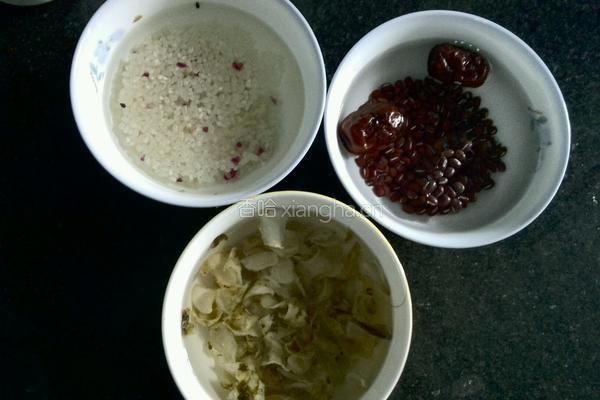 红豆百合阴米粥的做法图解1