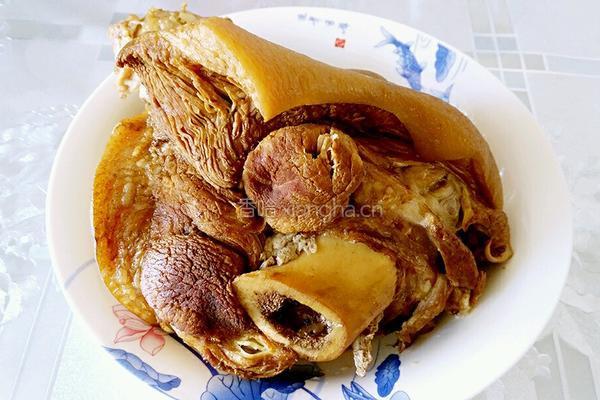酱肘子的做法图解7