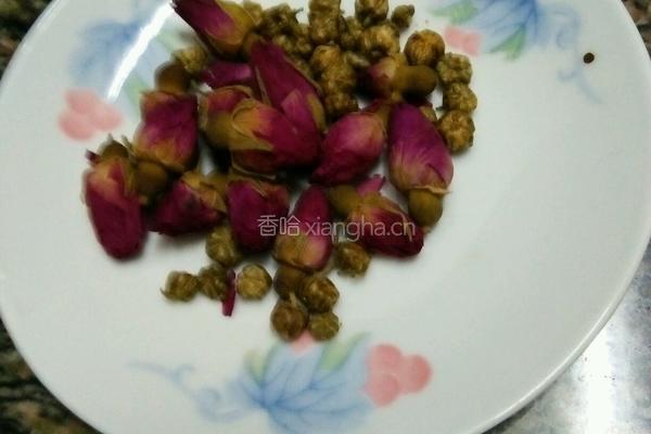 双花茶的做法图解1