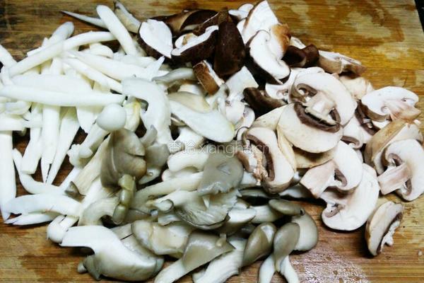 真菌煲的做法图解2